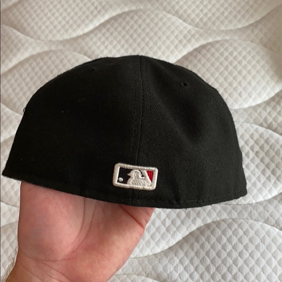 Cincinnati Reds Baseball Hat. - Picture 2 of 3